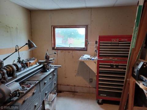 Ground level workshop