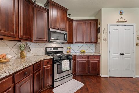 Kitchen with stainless steel appliances, light st