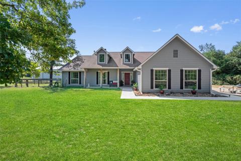 New england style home with covered porch