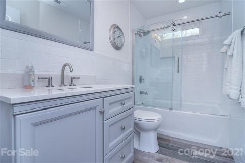 Full bath #4 in carriage house Full bath #4 in carriage house