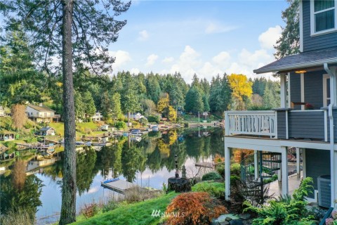 Home sits just to the south of the bridge/waterway leading to the fast side of the lake on Peninsula Drive with lake views on each side. Home sits just to the south of the bridge/waterway leading to the fast side of the lake on Peninsula Drive with lake views on each side.