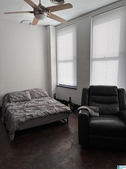 Room with two large windows featuring horizontal blinds
