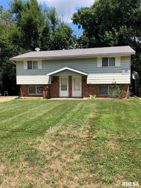 2825-2827 W SCENIC Drive, Peoria, IL 61615.